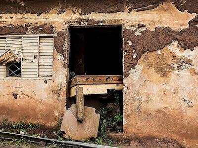 Crimen que se renueva: tres años de lodo en Rio Doce, estado de Minas Gerais, Brasil