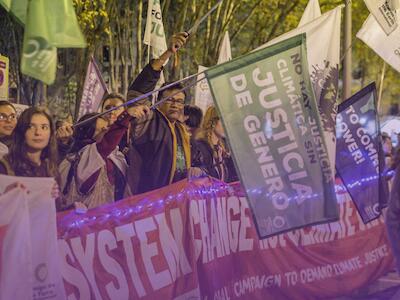 Las mujeres señalan resistencias y alternativas al poder corporativo en Latinoamérica
