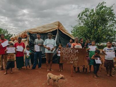 Protesto em defesa das demarcações realizado em visita da Comissão Interamericana de Direitos Humanos (CIDH), em 2018, na Terra Indígena Guyraroká, município de Caarapó (MS) (Foto: Christian Braga/Farp/CIDH)