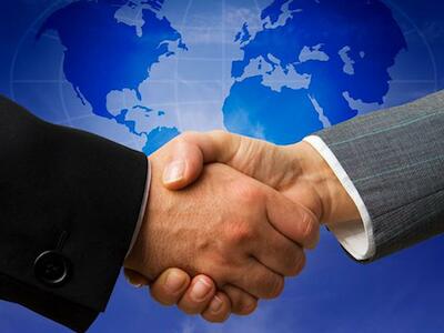 Tom Kucharz: “Apostar por la reindustrialización y los acuerdos comerciales es incompatible”