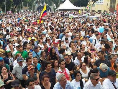 100.000 colombianos marcharon contra minería en Santander 