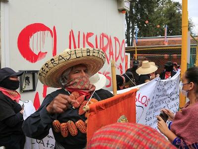 Activistas toman la planta de Bonafont en Puebla