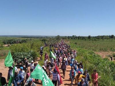 Los campesinos reocuparon las tierras de las que fueron desalojados de manera parcial el día miércoles. Foto: Gentileza.