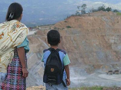 Cumbres, saqueos y promesas: 1492 - 2025