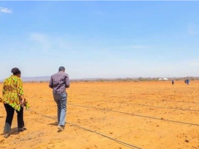 Foto de portada: El ministro de Agricultura de Tanzania, Hussein Bashe, visitando un proyecto de bloques agrícolas en Chamwin, en la zona de Chinangali, en el distrito de Dodoma. Fuente : Twitter (X)