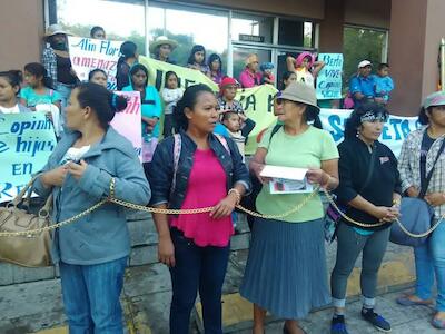 Mujeres del Copinh protestaron este martes frente al Ministerio Público en Tegucigalpa