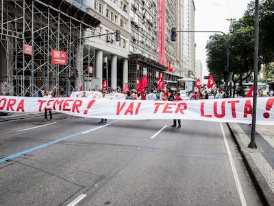 Trabalhadores e trabalhadoras mobilizadas em frente ao Incra no RJ. Foto: Pablo Vergara