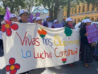 Mujeres de diversos municipios participaron en la caminata. Foto Yeimi Alonzo