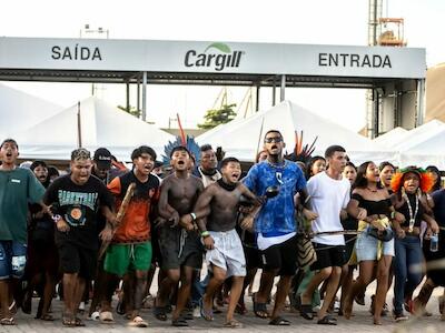 Indígenas ocupam o terminal da Cargill, em Santarém (PA), contra o decreto que autoriza a dragagem do Rio Tapajós. Foto: Karina Andrade