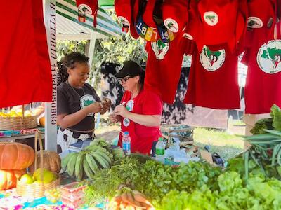 Celebração teve barracas com produção agroecológica do estado | Crédito: Ligia Silva