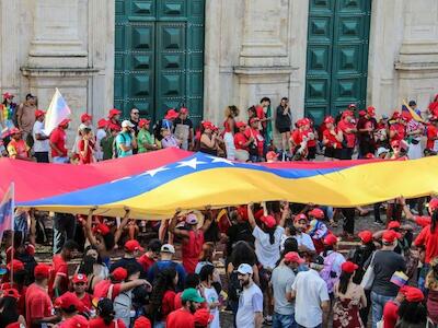 Ato em solidariedade à Venezuela reúne mais de 3 mil pessoas do MST no Pelourinho (BA)