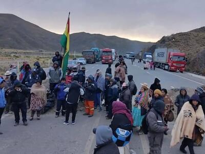 Bolivia: veinte días de protestas y continúan los bloqueos, apoyo de EE. UU. al gobierno y pedidos de tregua