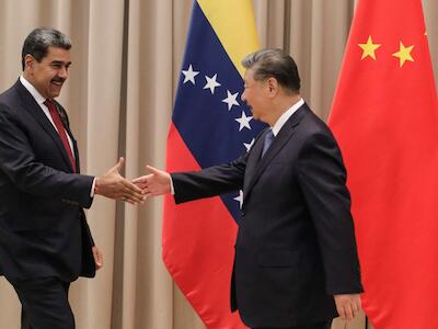 O presidente venezuelano, Nicolas Maduro, e o presidente da China, Xi Jinping, durante encontro em Moscou, em maio de 2025