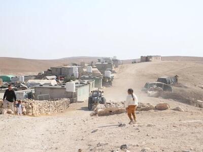 Los residentes de la comunidad de Al Majaz llegan a la clínica de MSF, que presta servicios de atención primaria de salud en la zona. Cisjordania, Palestina. © Oday Alshobaki/MSF