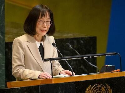 Foto de la ONU/Loey Felipe La jueza Tomoko Akane, presidenta de la Corte Penal Internacional, presenta el informe de la corte ante la Asamblea General de las ONU (archivo).
