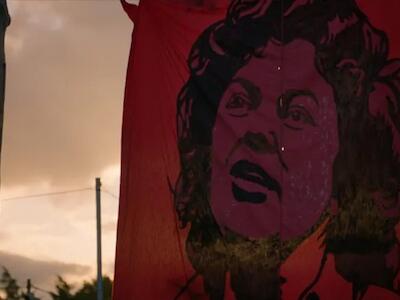 Imagen de la defensora ambiental hondureña Berta Cáceres, asesinada en 2016, por su lucha contra el proyecto hidroeléctrico Agua Zarca en el río Gualcarque. EFE/ Productora Diagonal