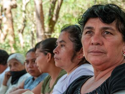 Defensores del agua celebran fallo contra demanda de una empresa de oro estadounidense
