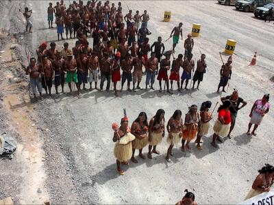 Indígenas Munduruku durante protesto no canteiro de obras da UHE Belo Monte, em maio de 2013. Foto: Xingu Vivo Para Sempre