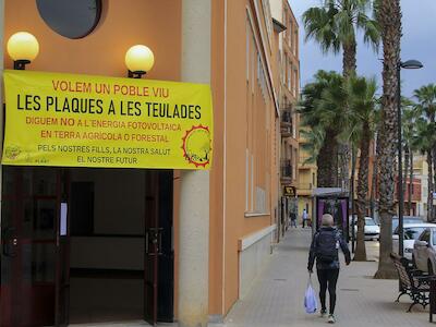 El Teatre Ideal de Turís el día de la presentación de la Asociación Municipal El Castellet, creada para luchar contra los macroproyectos fotovoltaicos.