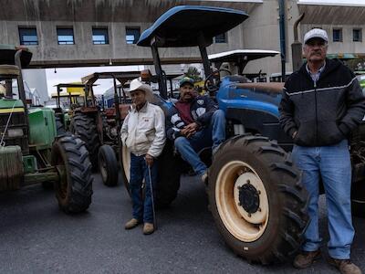 Bloqueo de productores en un tramo carretero de Zacatecas. Foto: Cuartoscuro