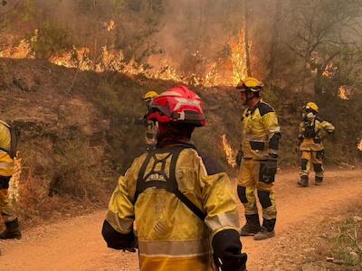 Bomberos en el incendio de Ávila, a 27 de julio de 2026.Latin America News Agency vía Reuters