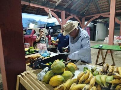 Feria Agroecológica MPA en Ouro Preto do Oeste: un espacio para la resistencia, la conexión y la alimentación saludable.