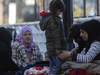 Foto de  WFP/Alfredo Zuniga. El programa de la ONU para el Desarrollo Desplazados por los bombardeos israelíes duermen en la zona costera de Ain El Mreisseh en Beirut, Líbano.