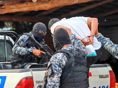 Informe presentado ante la CIDH señala que el régimen de excepción podría constituir crímenes de lesa humanidad por detenciones masivas y abusos co...