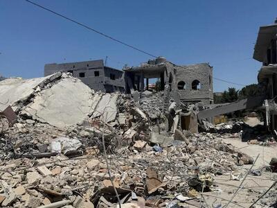 Destrucción en Sohmor tras los ataques israelíes durante la escalada de la guerra en el Líbano. Los edificios y las infraestructuras de la zona sufrieron daños, lo que interrumpió el acceso a los servicios básicos y afectó a la vida cotidiana y a los medios de subsistencia de las comunidades locales. 17 de agosto de 2026. © Sarah Sabra/MSF