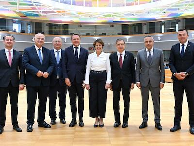 Los ministros de los países productores de arroz, entre ellos el español Luis Planas, muestran su compromiso con el sector y pactan medidas para proteger este cereal de la UE. Foto: Ministerio de Agricultura.