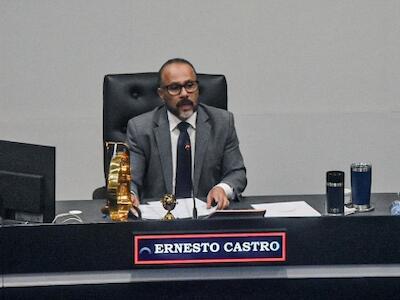 Ernesto Castro señaló que no han estudiado las firmas que ha presentado la iglesia católica para derogar la Ley de Minería. Foto: Diario Co Latino / Samuel Amaya.