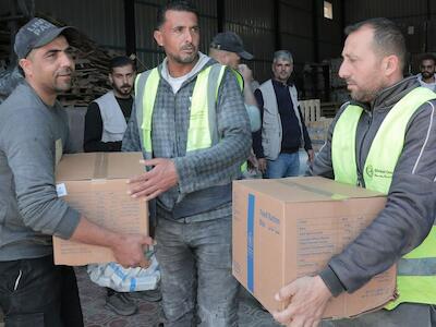 © PMA/Mohamad Al Hinnawi La ONU distribuye alimentos desde un almacén en Gaza.
