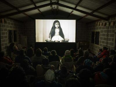 En agosto de 2025, antes de la presentación en el Festival de Venecia, se realizó la proyección en la Comunidad de Chuschagasta - Foto: Ernesto de Carvalho