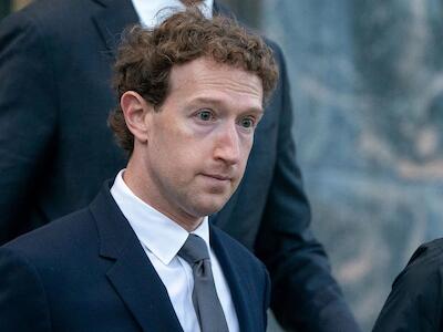 Mark Zuckerberg, director ejecutivo de Meta, sale del Tribunal Superior de Los Ángeles, California el miércoles 18 de febrero de 2026.Kyle Grillot/Bloomberg/Getty Images
