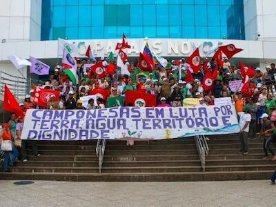 Mulheres camponesas ocupam Centro Administrativo por direitos, justiça e contra o feminicídio e a violência contra as mulheres