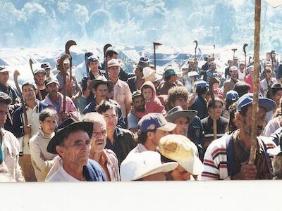 Primeiro acampamento do MST em áreas griladas pela madeireira Giacomett Marodin, em Rio Bonito do Iguaçu (PR), no ano de 1996. Foto: Arquivo MST