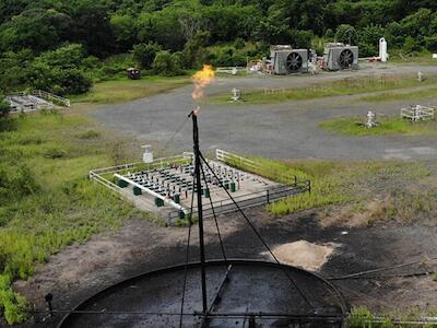 xtracción petrolera en Agua Fría, municipio de Venustiano Carranza, en la Sierra Norte de Puebla. Esta región forma parte del Paleocanal de Chicontepec, donde Pemex y empresas privadas han operado pozos con la técnica del fracking. Foto: Aldo Santiago.
