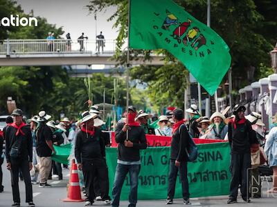 Organizaciones miembros de LVC marchan hacia la sede del FMI y el Banco Mundial para reivindicar la soberanía alimentaria