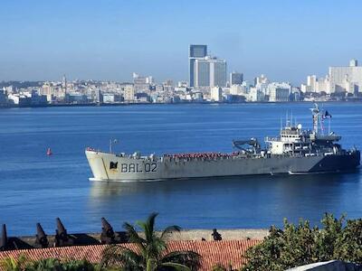 Uno de los buques mexicanos que en febrero arribó al puerto de La Habana, en febrero pasado, con ayuda humanitaria. Foto Xinhua