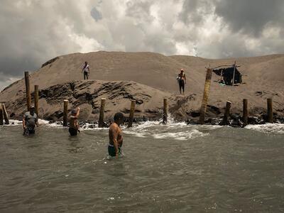 Pescadores en el puerto de Champerico, Guatemala. Foto de Gianni Esposito.