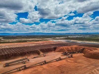 En los oficios dirigidos a la Defensa y Marina, el Sindicato Nacional Minero expuso que los hechos fueron denunciados ante el Tribunal Laboral y la Secretaría del Trabajo y Previsión Social (STPS), pero esta última “se ha negado ordenar a la empresa que no use a los delincuentes del narco, bajo el pretexto de que es un asunto penal y no laboral”. Foto tomada de clusmin.org