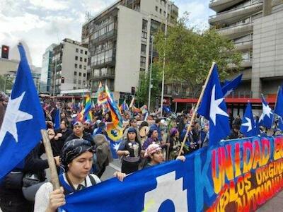 Pueblos originarios marcharon en Santiago contra el extractivismo y la militarización del Wallmapu