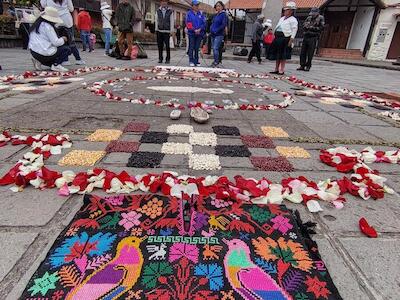 La jornada conmemora el primer aniversario de la multitudinaria marcha de 2025 contra el proyecto Loma Larga y suma esta vez acciones de respaldo en ciudades como Quito e Ibarra. Foto: teleSUR.