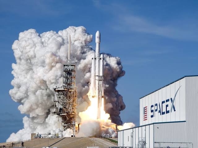 SpaceX, ni en la tierra ni en el cielo