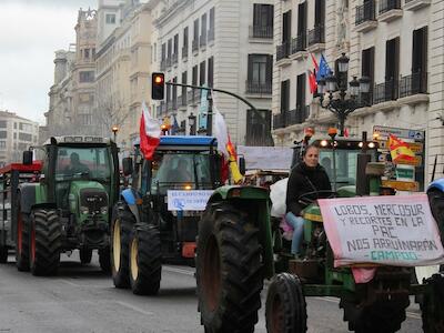 Tractores y granjeros en las rutas: los agricultores europeos refuerzan las protestas contra el acuerdo de libre comercio UE-Mercosur