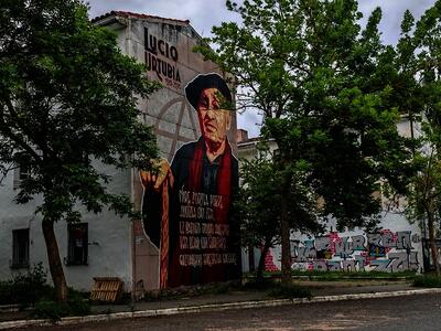 Mural en Errekaleor, barrio okupado en Gasteiz con una producción eléctrica autosuficiente en base a la instalación popular de paneles fotovoltaicos. Eider Iturriaga