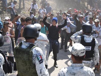 En portada: Personas en movilidad son detenidas mediante operativos del INM y Guardia Nacional en la frontera sur de México.
