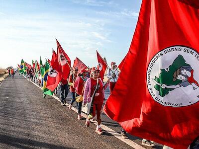 - Marcha Lula Livre em direção a Brasília. Foto: Luiz Fernando.