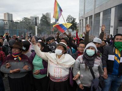 Mujeres protestan en el paro nacional en octubre de 2019, Quito, Ecuador. Foto: Iván Castaneira