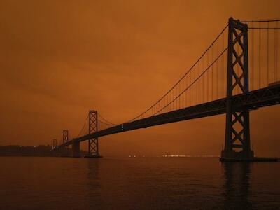 -  La ciudad de San Francisco cubierta de humo debido a los incendios de California (EE.UU.) en septiembre de este año.  CHRISTOPHER MICHEL / FLICKR